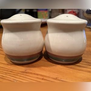 PFALTZGRAFF AURA PINK SHAKERS SALT AND PEPPER SHAKERS WITH STOPPERS INTACT
